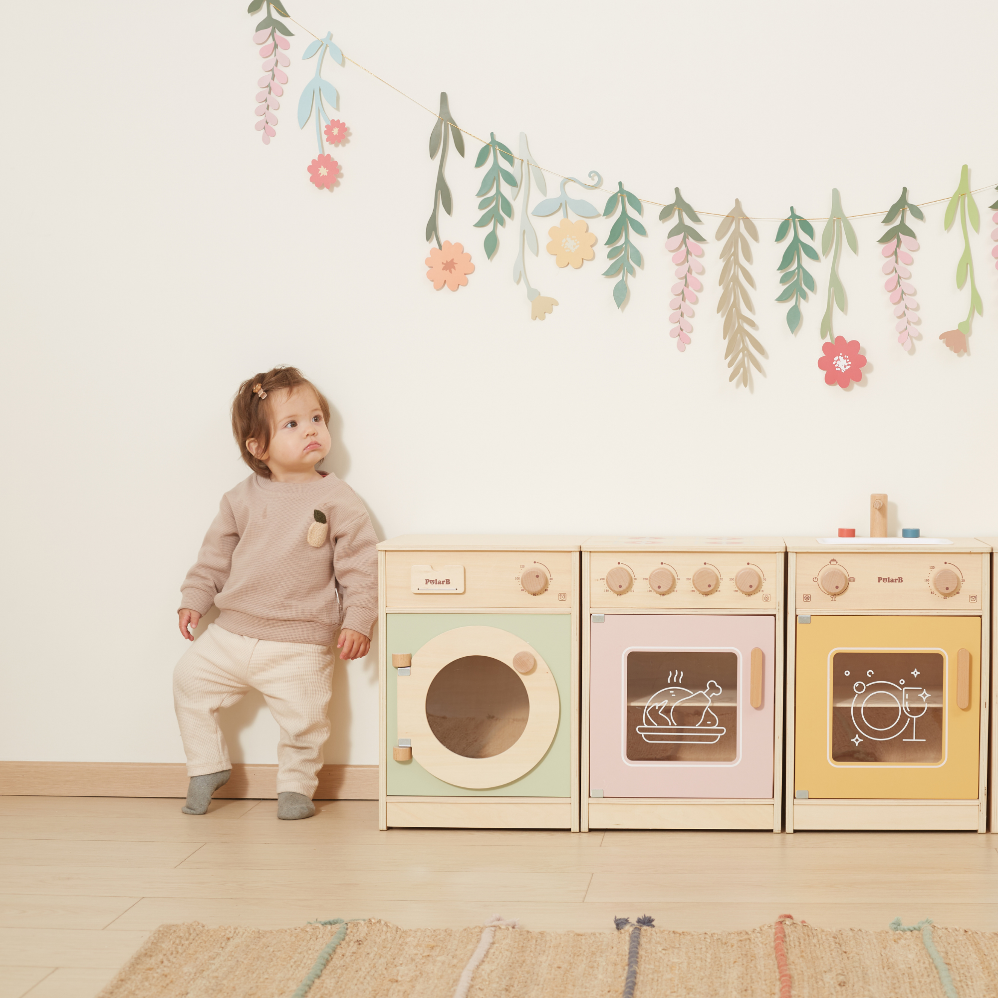 مجموعة مطبخ بولار بي الخشبية للأطفال الصغار مع ثلاجة وفرن وحوض وغسالة ملابس، مطبخ لعب واقعي للأعمار من 18 شهرًا فما فوق، يشجع اللعب الخيالي والاجتماعي