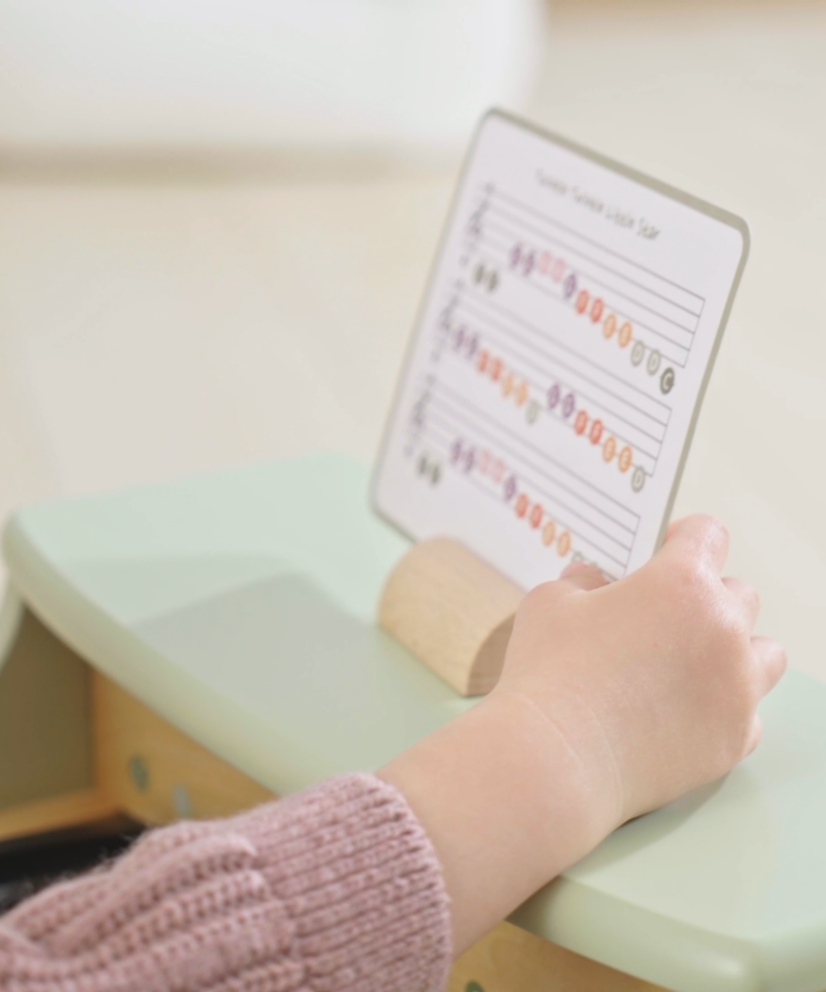 بيانو لعبة خشبي من PolarB للأطفال، آلة موسيقية تعليمية بمفاتيح ملونة ونوتة أغاني، بيانو تعليمي للأطفال من سن 3 سنوات فما فوق