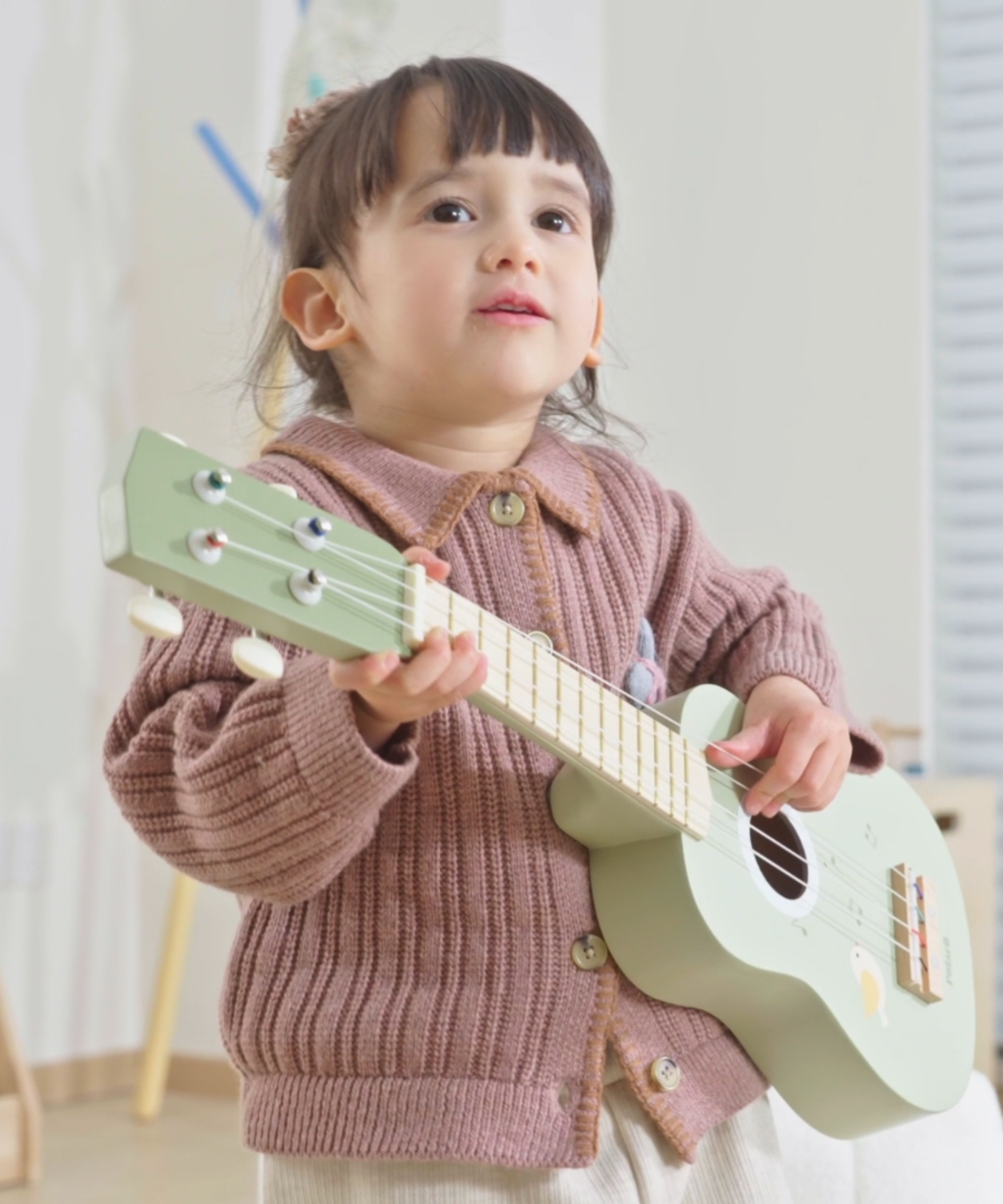 يوكاليل خشبي من PolarB للأطفال، آلة موسيقية خضراء مع نوتة موسيقية، لعبة تعليمية موسيقية للأطفال الصغار من سن 3 سنوات فما فوق