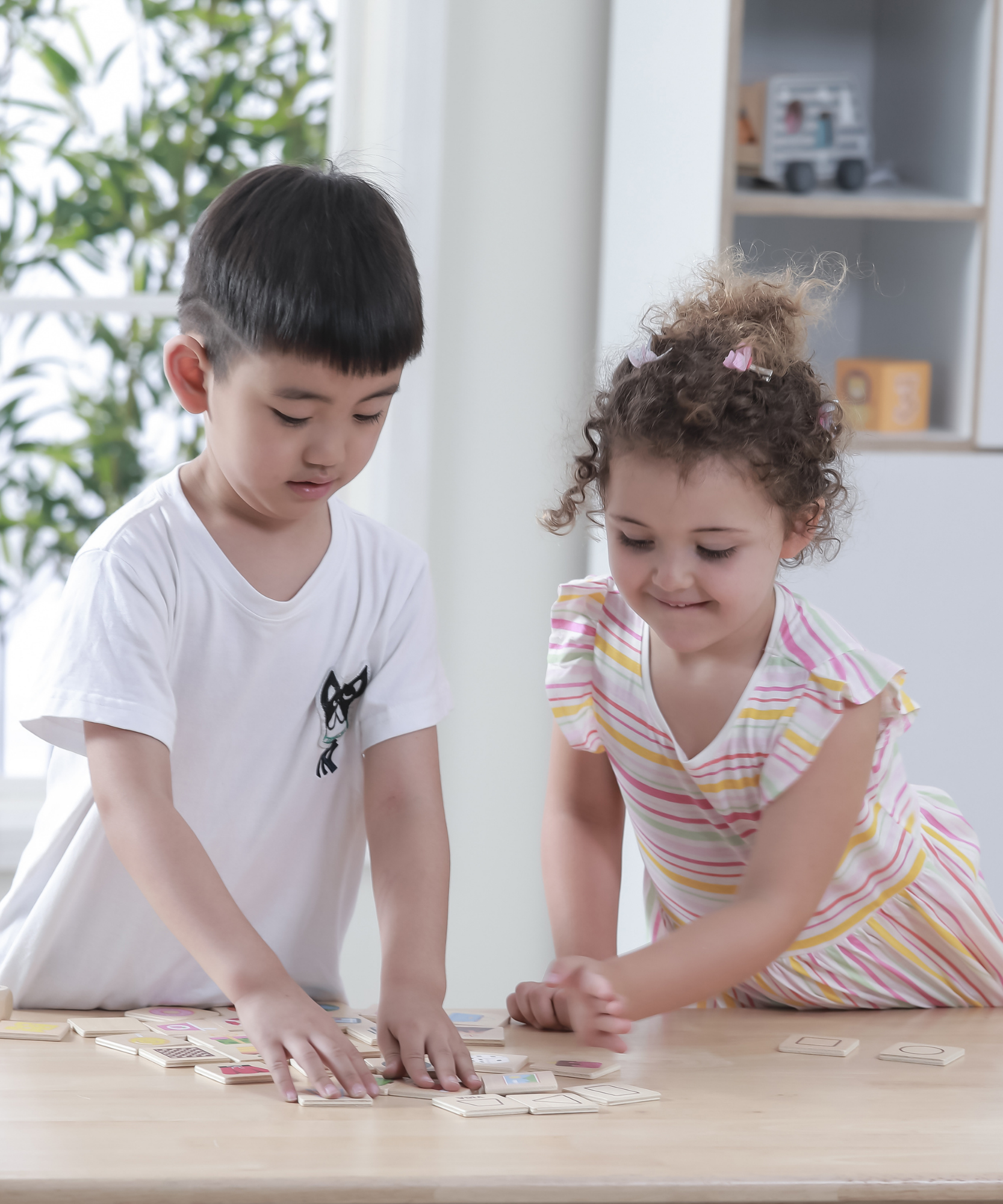 لعبة فيجا التعليمية للأشكال، 35 قطعة أحجية مطابقة ومختلطة، لعبة مونتيسوري خشبية، تُنمّي المهارات الحسية والإدراكية والحركية الدقيقة، غير سامة وصديقة للبيئة، للأطفال من سن 3 سنوات فما فوق.