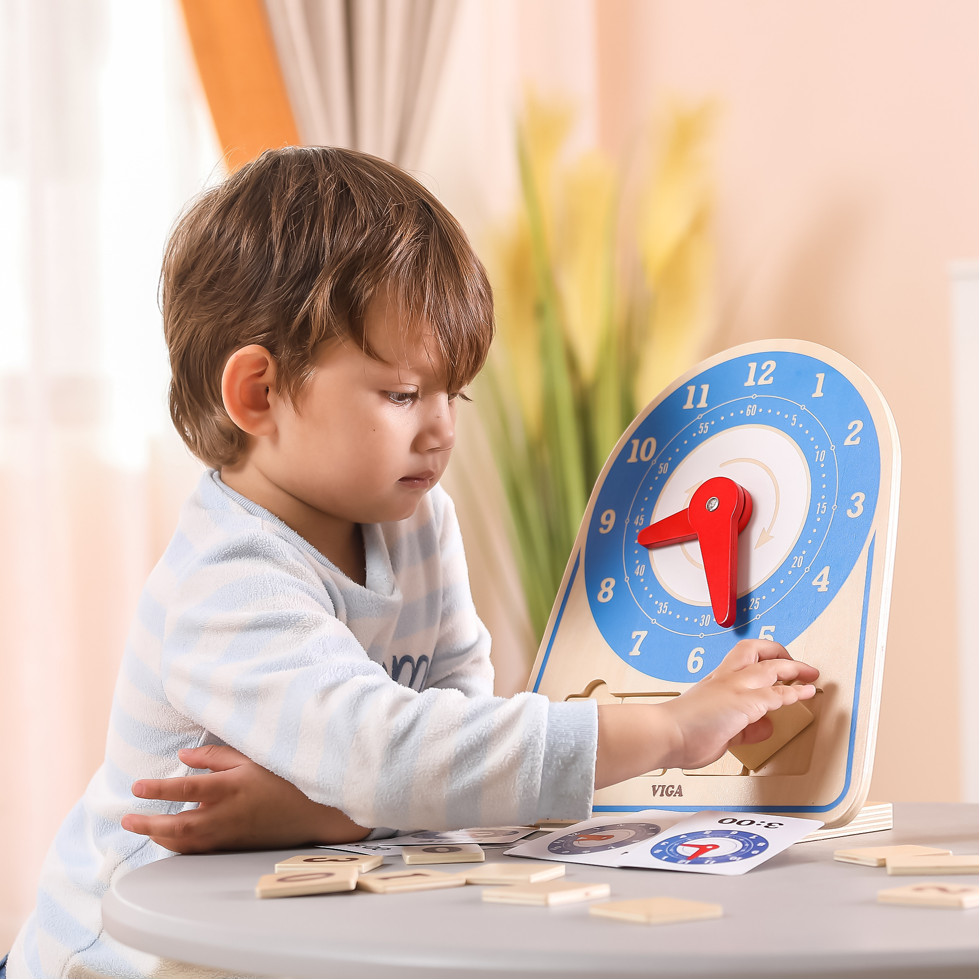 ساعة مونتيسوري التعليمية من فيجا، لعبة خشبية لتعليم الوقت بأيدٍ وبطاقات متحركة، تُنمي المنطق والمهارات الحركية الدقيقة، صديقة للبيئة وغير سامة، للأولاد والبنات من سن 3 سنوات فما فوق