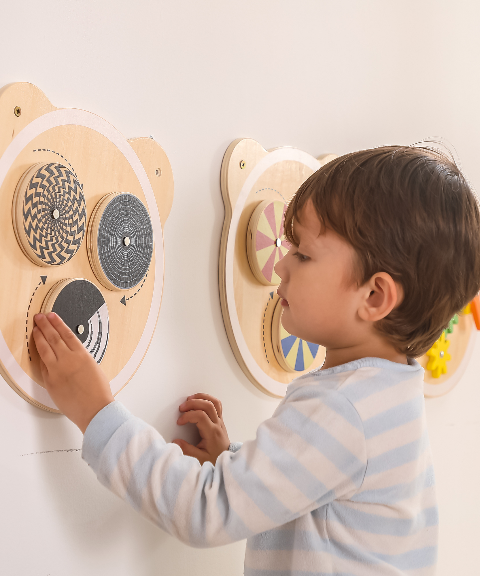 Viga Spinning Points Wall Toy, Montessori Wooden Bear Panel with Rotating Discs, Builds Color Recognition & Logic, Eco-Friendly & Non-Toxic Educational Toy, for Boys & Girls Ages 18M+