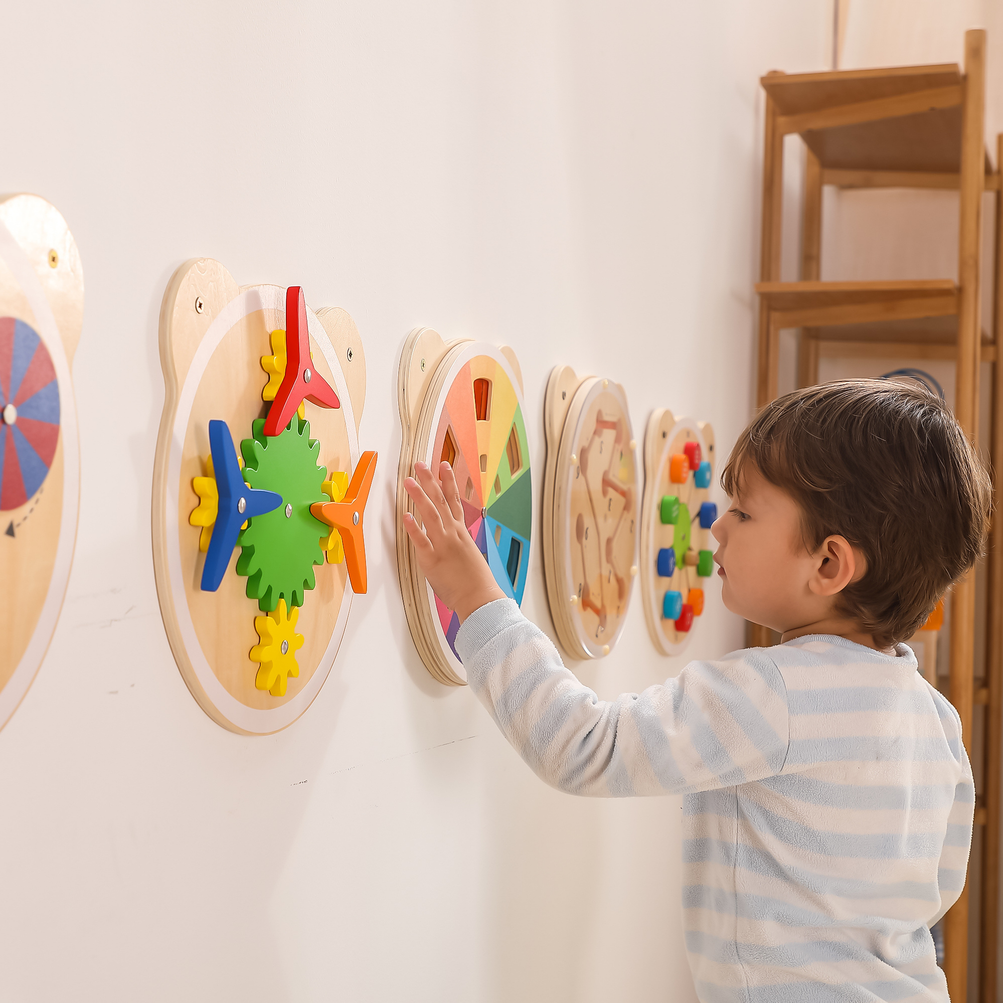 Viga Wooden Turning Windmill, 6-Piece Gear Activity Panel, Montessori Wall-Mounted Toy, Develops Fine Motor Skills, Logic & Cause-Effect Learning, Eco-Friendly & Non-Toxic, for Toddlers 18M+