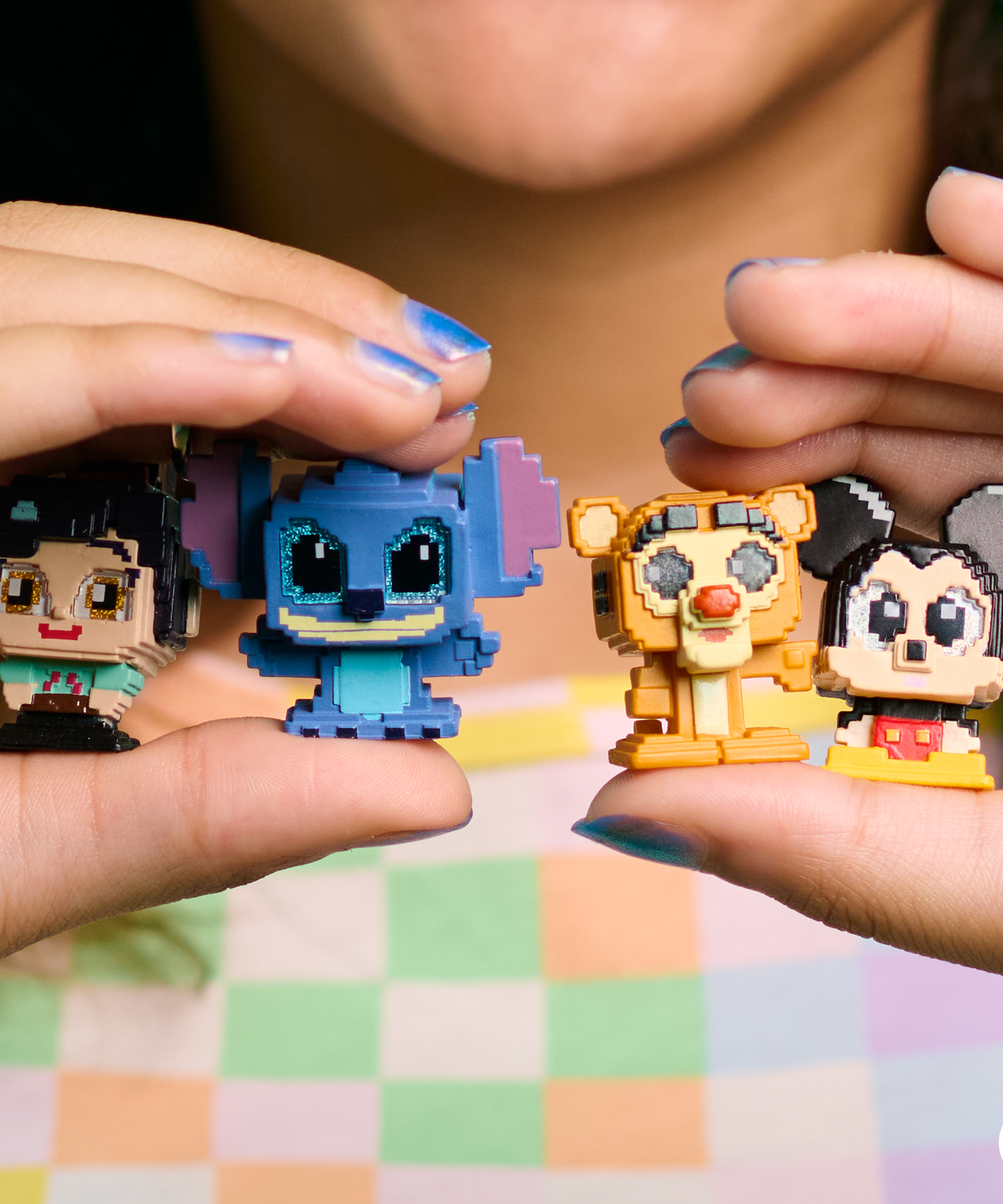 مجموعة ديزني دورابلز ميني بيك بيكسل بيرفكت، شخصيات مصغرة قابلة للتجميع، 1.5 بوصة (3.8 سم)، تتضمن 2-3 شخصيات في كل علبة، لعبة أطفال مرخصة رسميًا للأعمار من 5 سنوات فما فوق من جاست بلاي