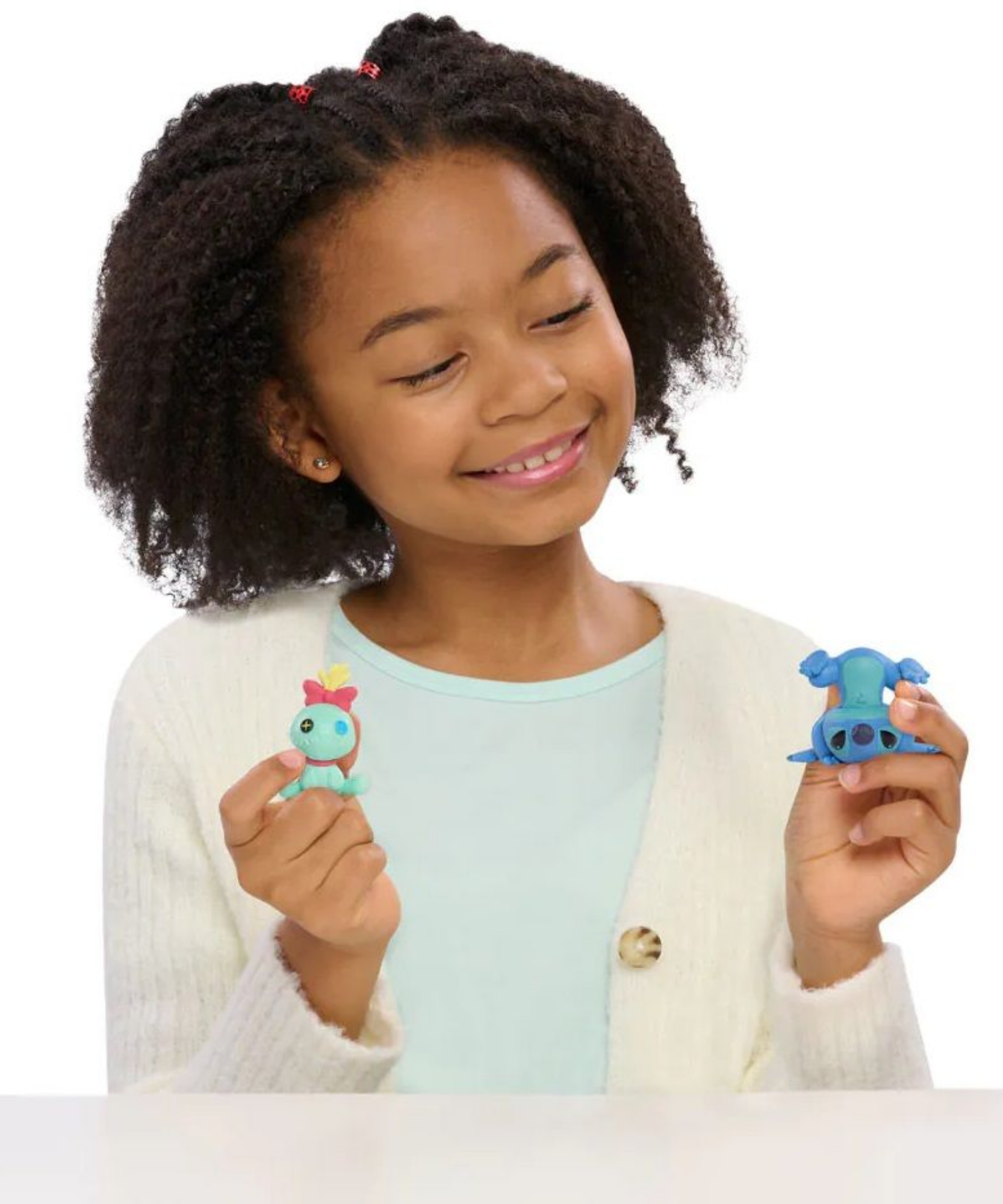 مجموعة ديزني ليلو وستيتش المكونة من قطعتين بحجم 6 سم (2.35 بوصة) من شخصيات ستيتش القابلة للتجميع، تتميز بسكرامب، وهي ألعاب أطفال مرخصة رسميًا من جاست بلاي، مناسبة للأطفال من الأولاد والبنات، من سن 3 سنوات فما فوق