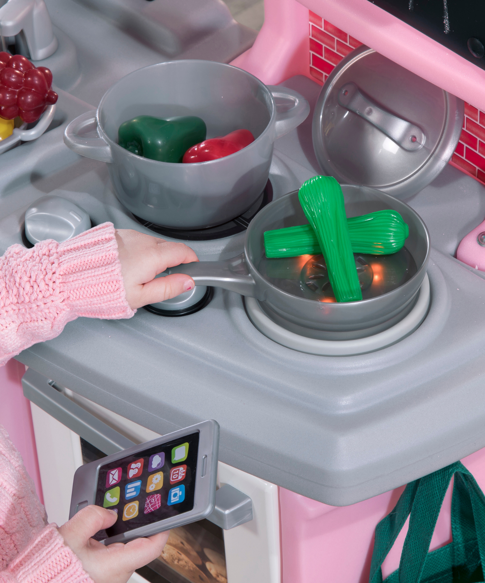 Step2 Great Gourmet Kitchen, Kitchen Playset with 36 Piece Accessories Including Pots and Pans, Folk and Spoon, Indoor and Outdoor Roleplay ToySuitable for Children both Boys and Girls Aged 2+