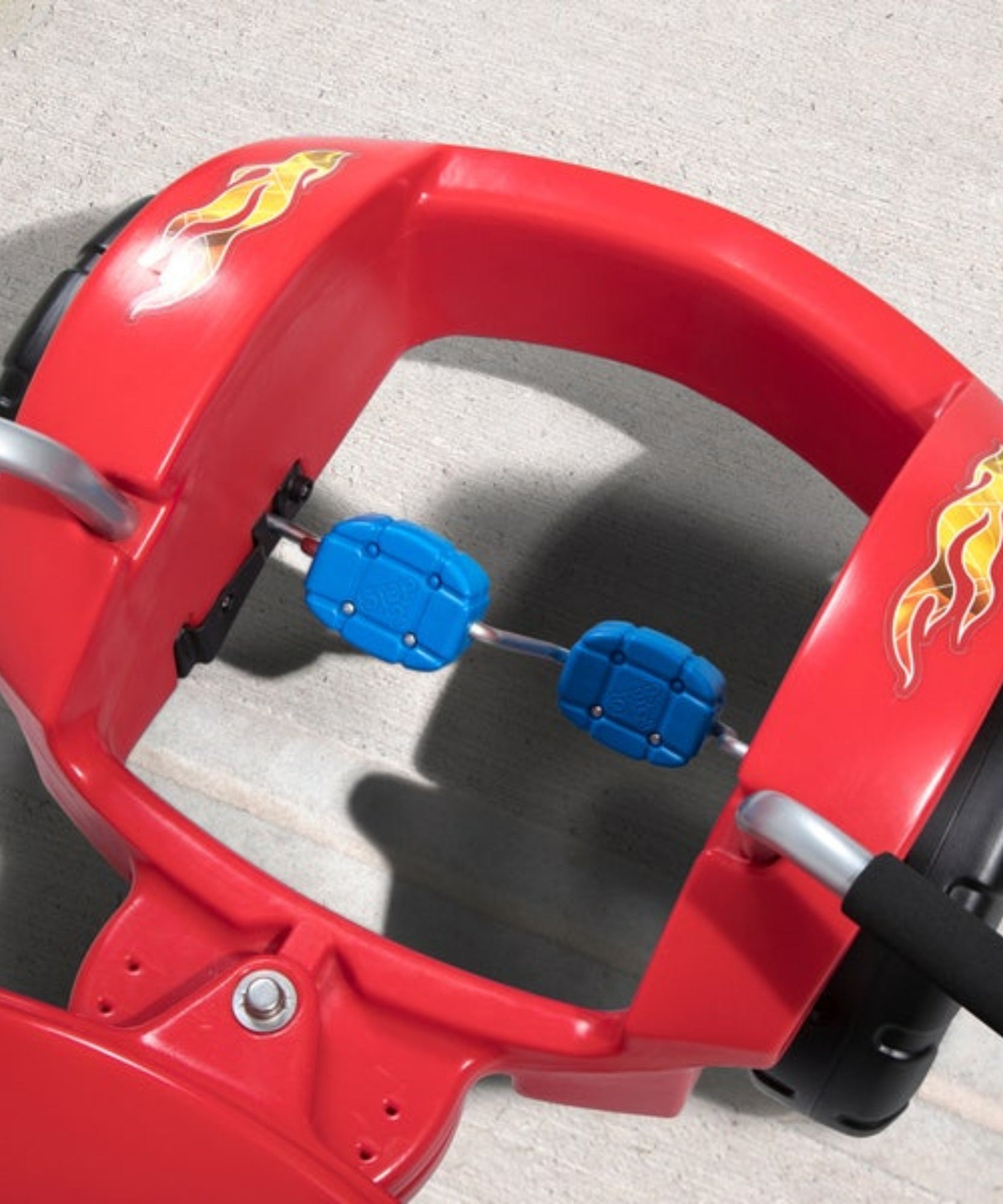 Step2 Zip N' Zoom Pedal Car Single Seater Easy to Store Ride On Toy with Seat Level Adjustability and Center-Pivot Steering, Suitable for Children both Boys and Girls Aged 30m and Above, Red