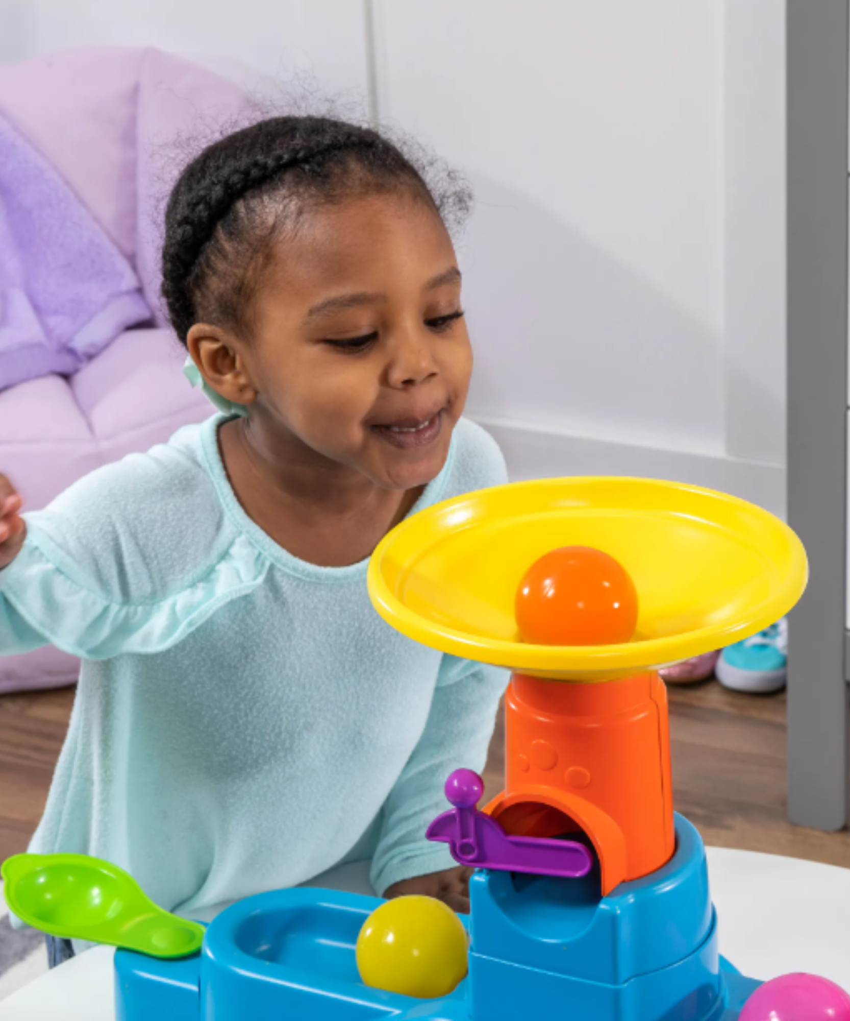 برج نفق Ball Buddies من Step2، طاولة لعب حسية داخلية وخارجية، لعبة نشاط مع 12 قطعة من الملحقات بما في ذلك الكرات ولعبة STEM ومركز الأنشطة، مناسبة للأولاد والبنات من عمر سنة واحدة فما فوق