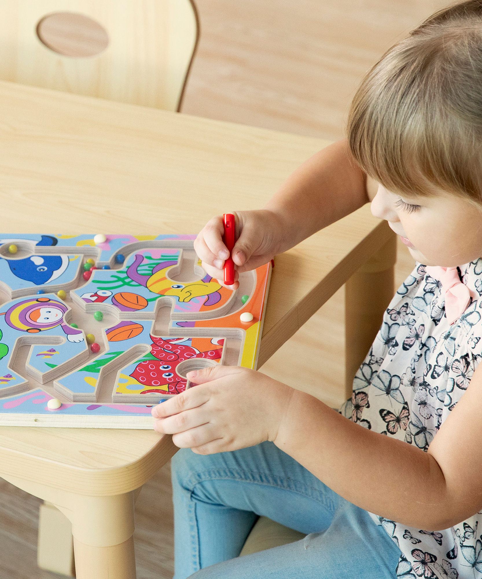 تتبع الخرز المغناطيسي من فيجا - تحت البحر، لعبة متاهة خشبية مغناطيسية من مونتيسوري للأطفال الصغار، تنمية المهارات الحركية الدقيقة والتنسيق بين اليد والعين، صديقة للبيئة، دهانات غير سامة، مناسبة للأعمار من 18 شهرًا فما فوق