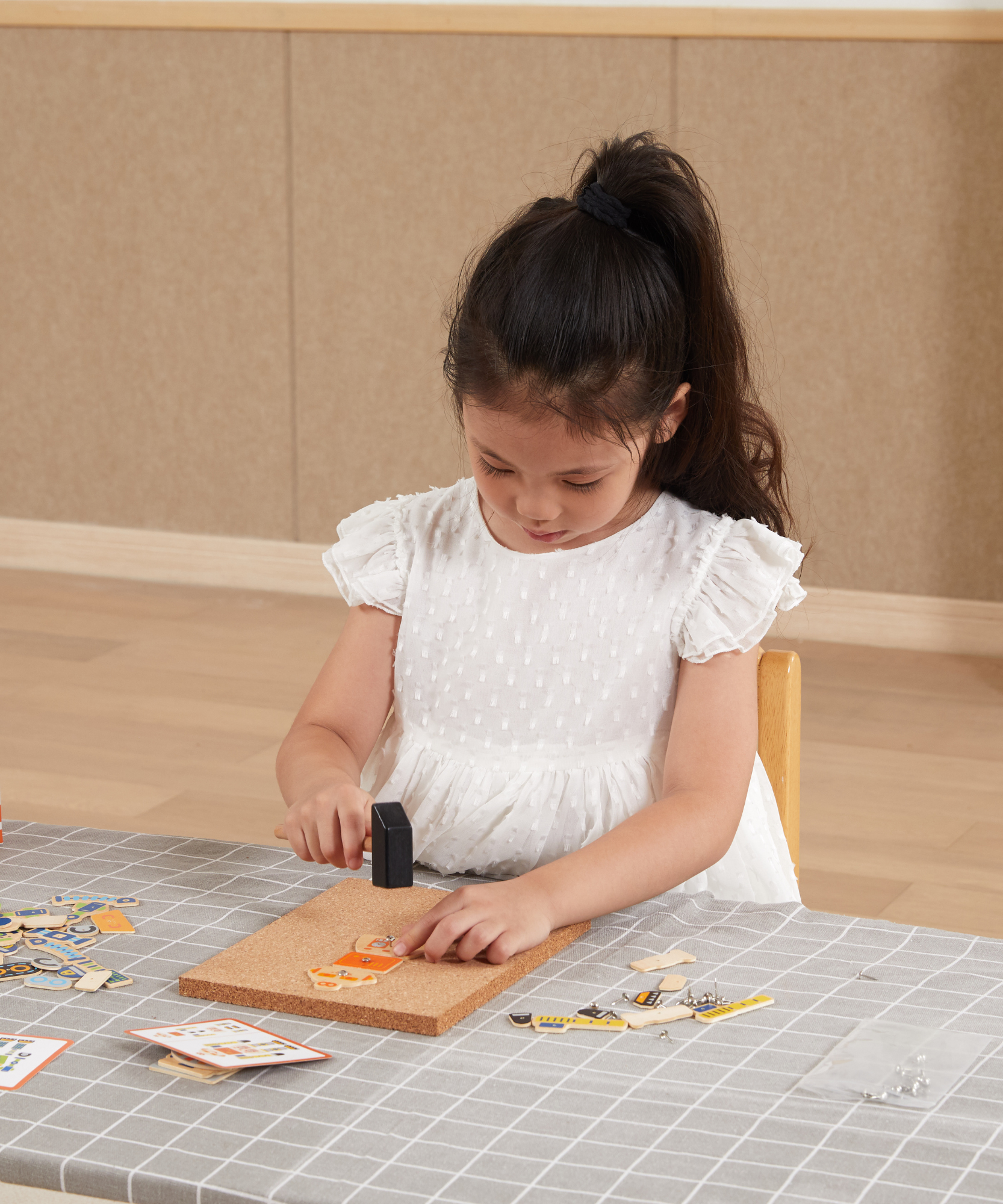 VIGA Tack Zap – Robots Creative Craft Set for Kids , Montessori-Inspired Wooden Activity Toy with Cork Board, Hammer & 45 Robot Pieces , Enhances Fine Motor Skills, Creativity & Focus , 3 Years+