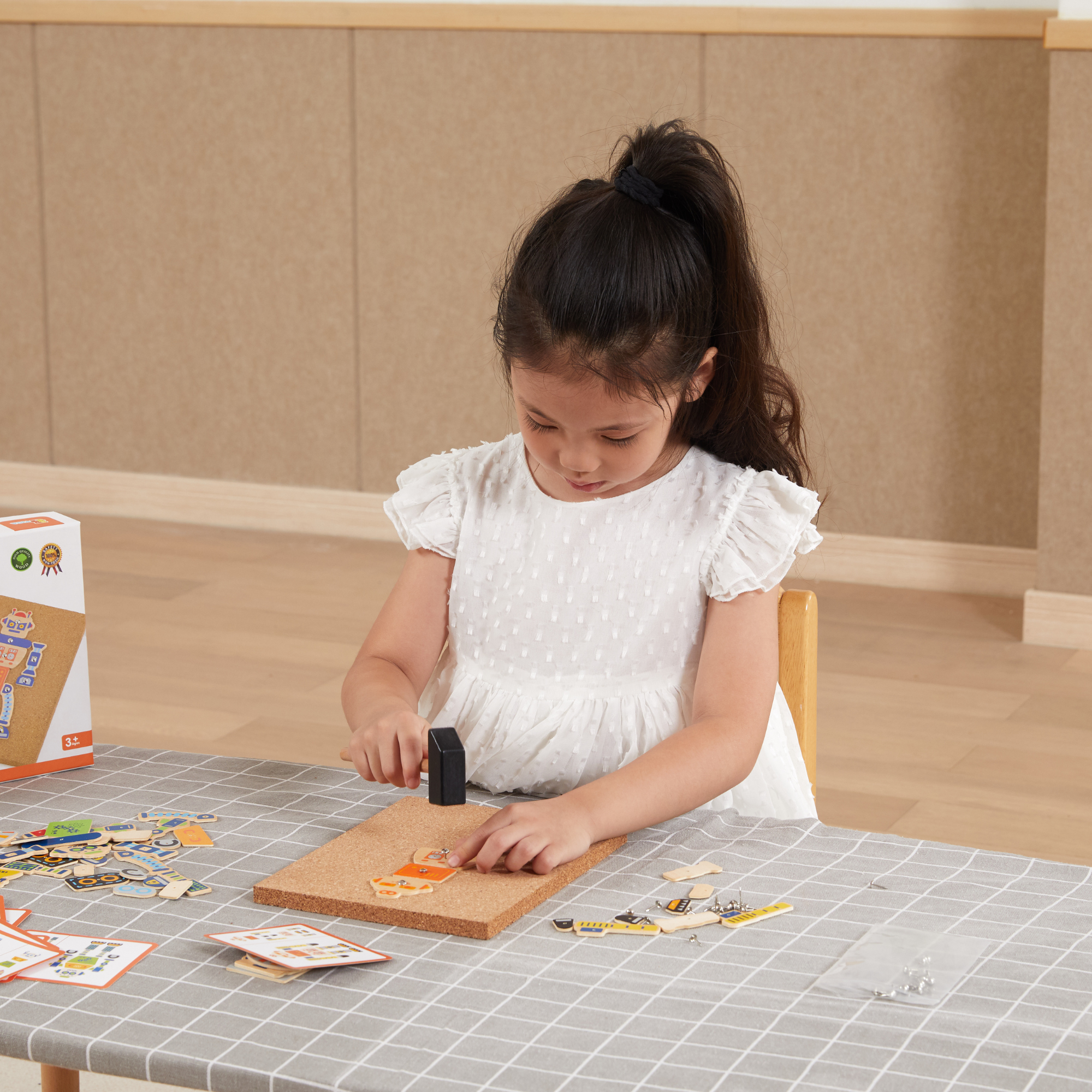 VIGA Tack Zap – Robots Creative Craft Set for Kids , Montessori-Inspired Wooden Activity Toy with Cork Board, Hammer & 45 Robot Pieces , Enhances Fine Motor Skills, Creativity & Focus , 3 Years+