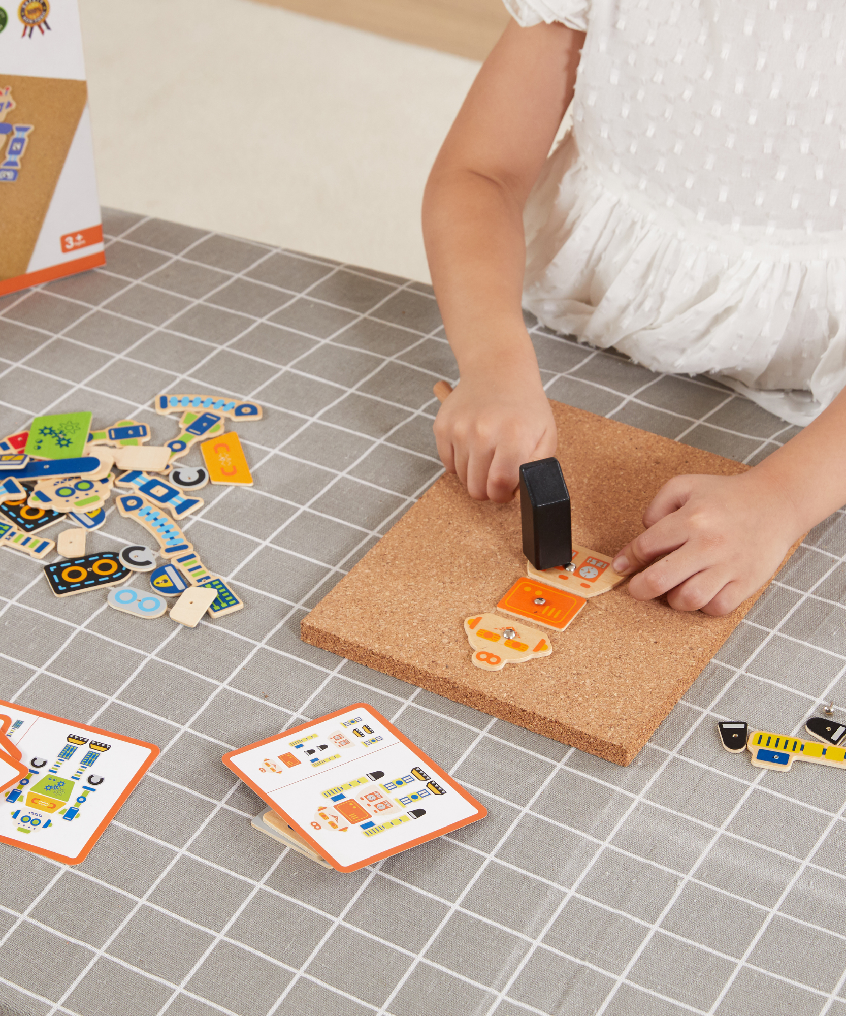 VIGA Tack Zap – Robots Creative Craft Set for Kids , Montessori-Inspired Wooden Activity Toy with Cork Board, Hammer & 45 Robot Pieces , Enhances Fine Motor Skills, Creativity & Focus , 3 Years+