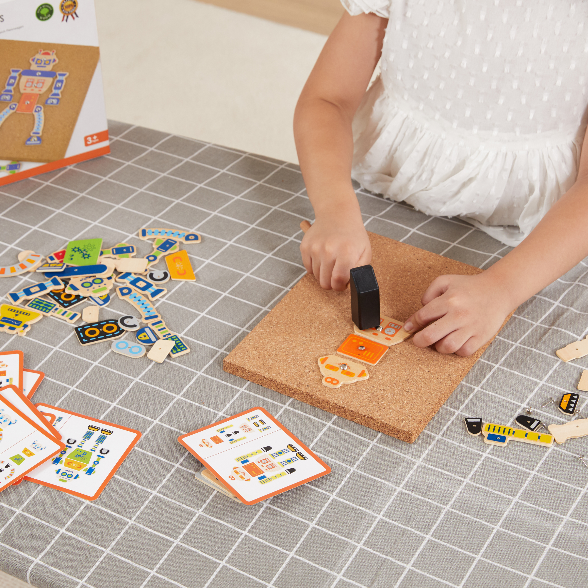 VIGA Tack Zap – Robots Creative Craft Set for Kids , Montessori-Inspired Wooden Activity Toy with Cork Board, Hammer & 45 Robot Pieces , Enhances Fine Motor Skills, Creativity & Focus , 3 Years+