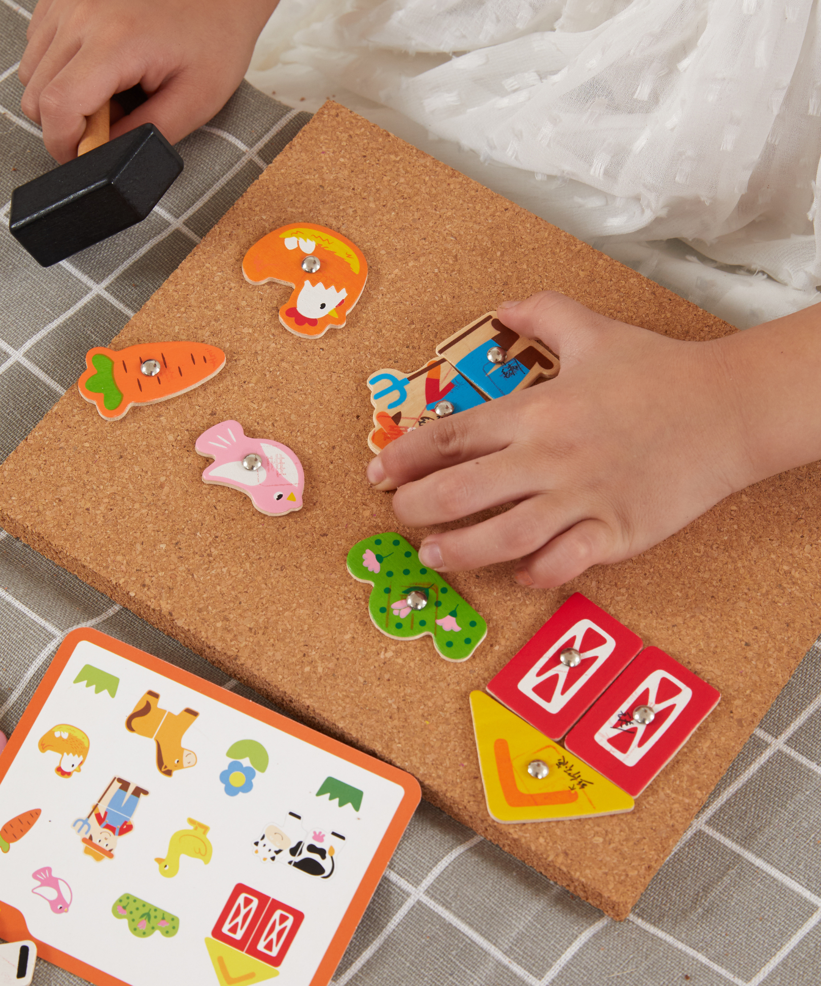 مجموعة ألعاب مزرعة فيجا تاك زاب، لعبة مطرقة خشبية من مونتيسوري مع 24 قطعة مزرعة، تنمي المهارات الحركية الدقيقة والمنطق، لعبة تعليمية صديقة للبيئة وغير سامة، للأولاد والبنات من سن 4 سنوات فما فوق