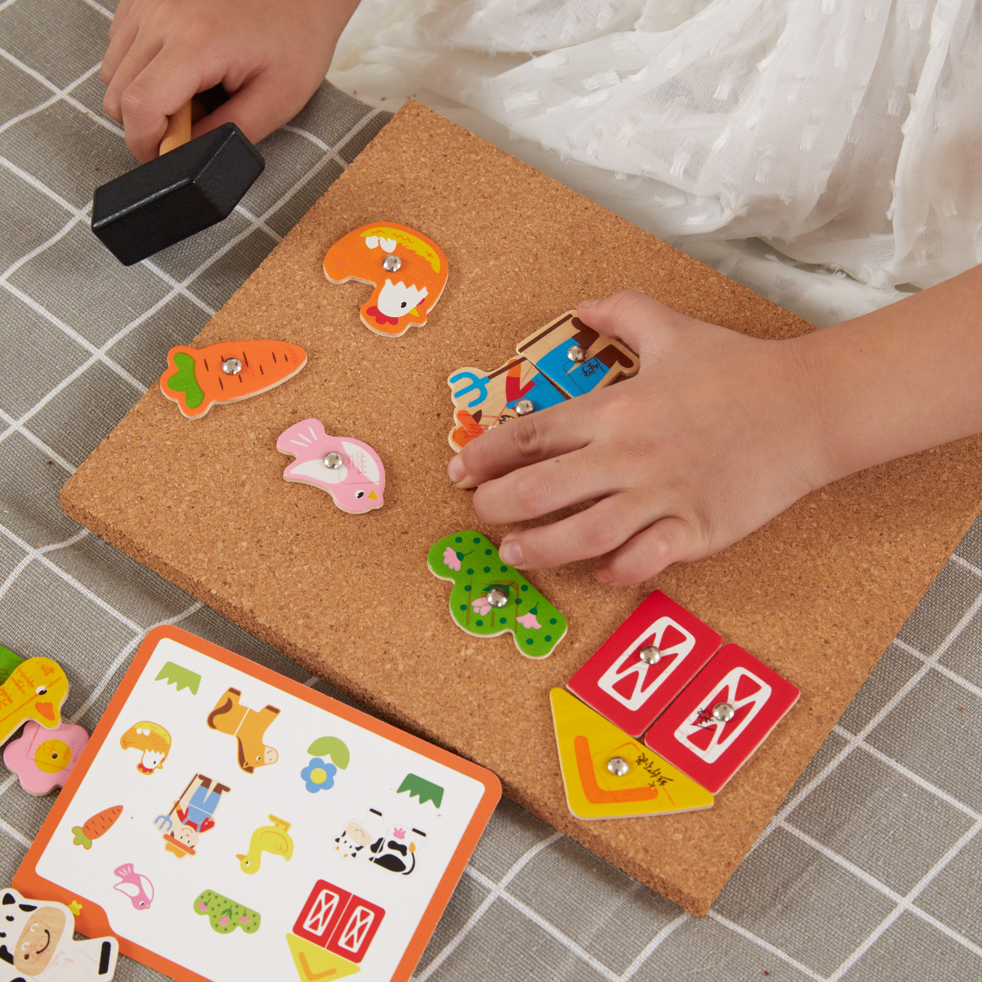 مجموعة ألعاب مزرعة فيجا تاك زاب، لعبة مطرقة خشبية من مونتيسوري مع 24 قطعة مزرعة، تنمي المهارات الحركية الدقيقة والمنطق، لعبة تعليمية صديقة للبيئة وغير سامة، للأولاد والبنات من سن 4 سنوات فما فوق