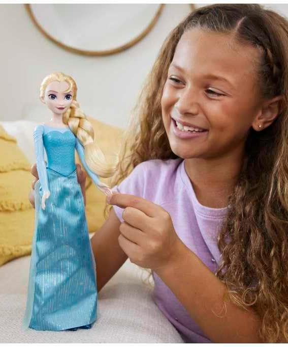 Mattel Disney Frozen Elsa Fashion Doll, Posable Doll with Signature Outfit, Removable Skirt and Shoes, Brushable Hair, Ages 3+