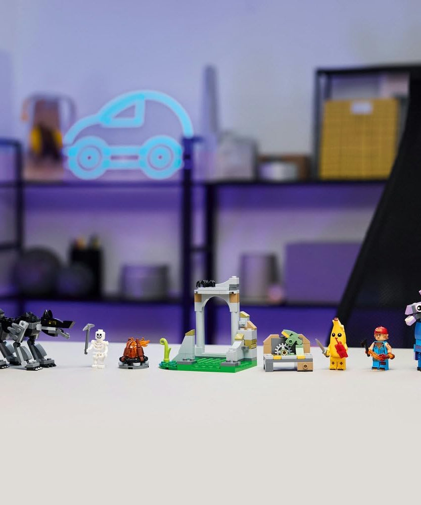LEGO Fortnite Peely & Sparkplug’s Camp Toy - incl. Wolf & Supply Llama Figures plus a Campfire & 3 Minifigures - Gift for 7+ Year Old Boys, Girls & Gaming Fans - 77075