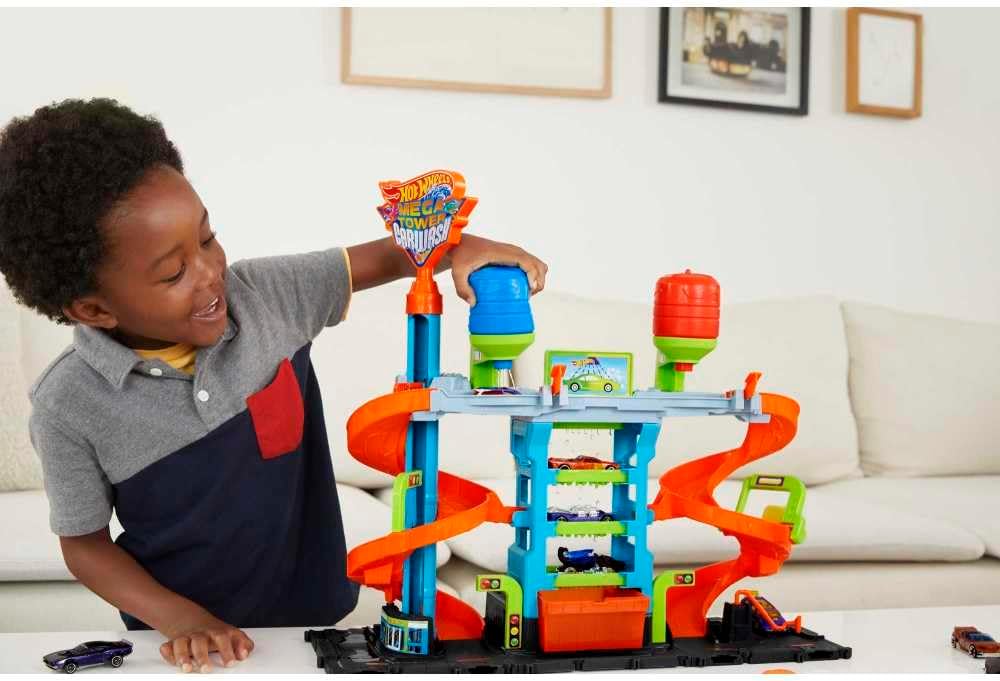 Hot Wheels City Mega Car Wash Playset with 1 Color Shifters Car, No-Mess Water Play, Track Features, Connects to Other Sets, Kids Toys for Ages 3 and Up