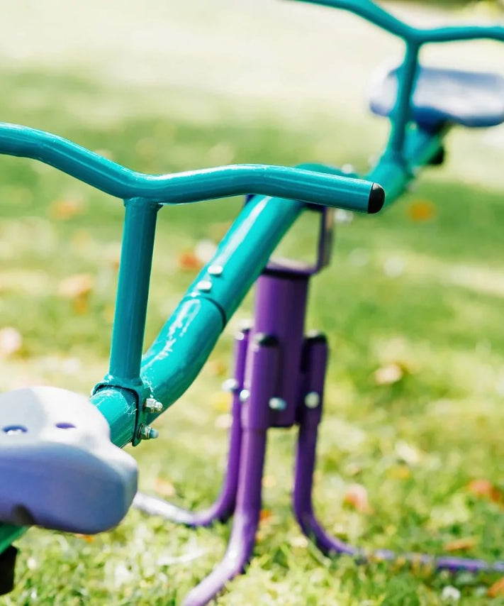 منشار معدني دوار من Plum، يدور 360 درجة، سهل التجميع، تصميم إطار معدني قوي مع أقصى وزن 50 كجم، لعبة خارجية مناسبة للأطفال من الأولاد والبنات من سن 3 سنوات فما فوق