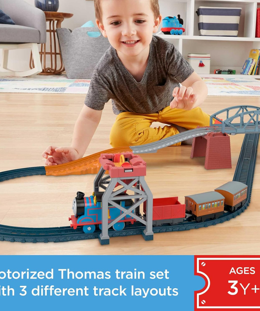 Thomas & Friends Fisher-Price 3-in-1 Package Pickup Train Set, Motorized Thomas with Annie & Clarabel, 3 Track Layouts, Battery-Powered, Ages 3+