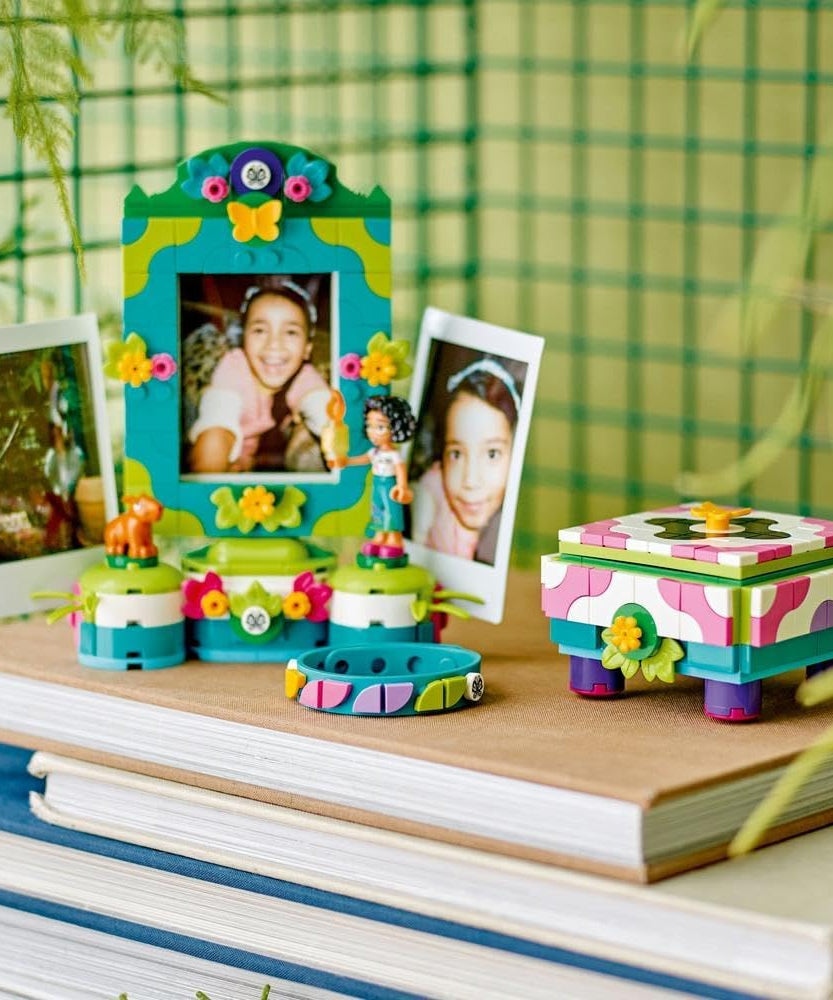 LEGO ǀ Disney Encanto Mirabel’s Photo Frame and Jewellery Box, Buildable Toy for Kids with Wearable Bracelet and Mirabel Madrigal Character Minidoll Figure, Ramadan Gift for Girls and Boys 43239