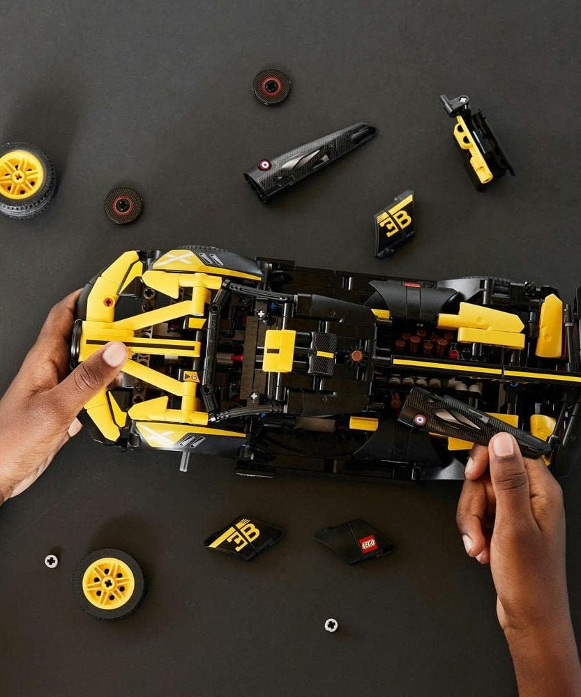 LEGO Technic Bugatti Bolide Racing Car Model Building Set, Engineering Toy for 9 Plus Year Old Boys & Girls, Collectible Iconic Sports Vehicle Construction Kit, Birthday Gift for Kids 42151