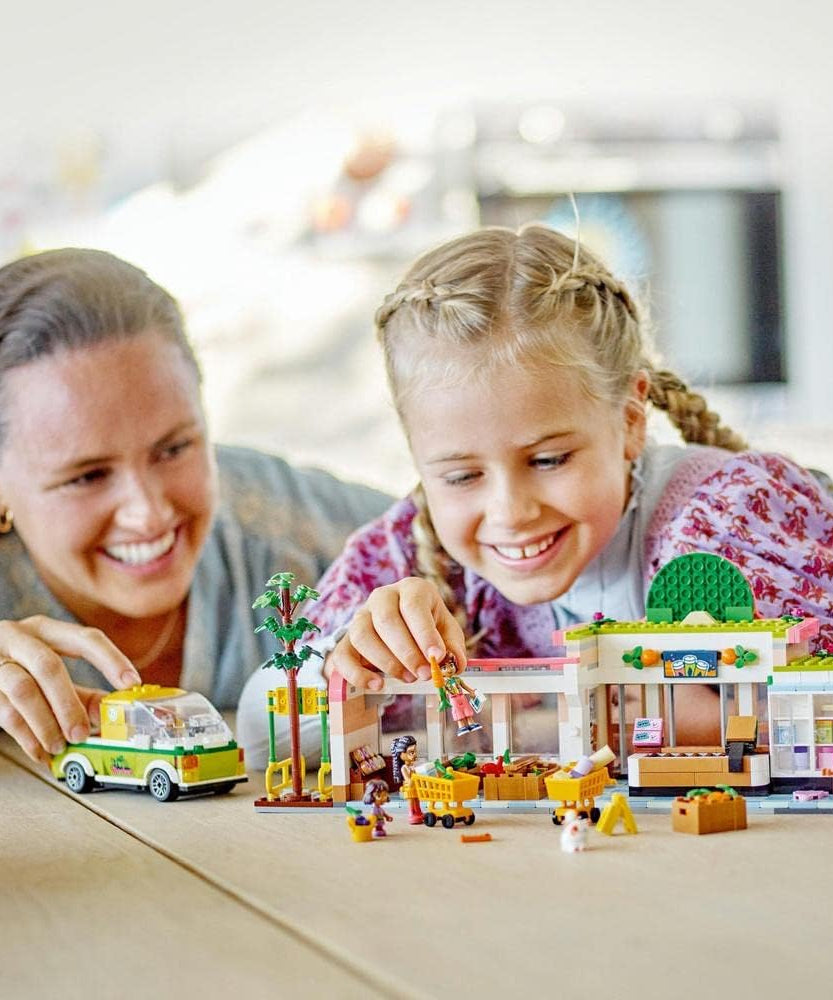 مجموعة بناء متجر البقالة العضوية 41729 من ليجو فريندز مع دمى صغيرة وشاحنة توصيل وملحقات للأطفال من سن 8 سنوات فما فوق