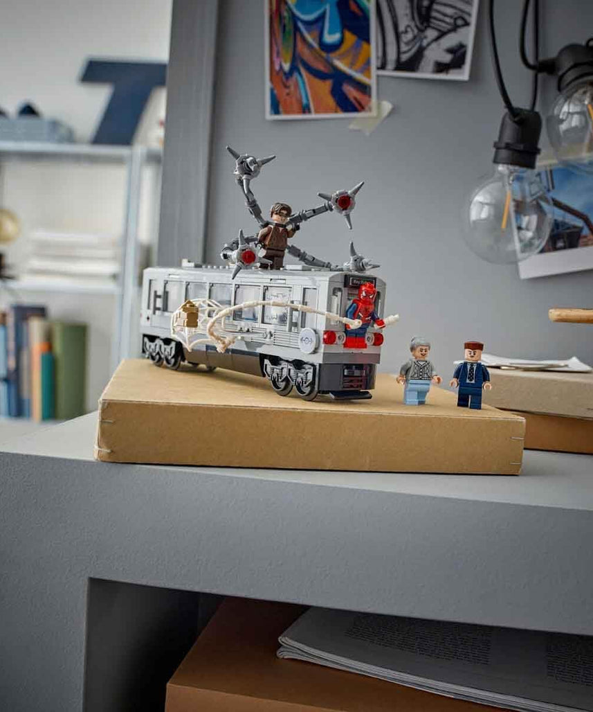 LEGO ǀ Marvel Spider-Man vs. Doc Ock Subway Train Scene - Play & Display Toy with 4 Minifigures - Collectible Super Hero Gift for 9+ Year Old Boys & Movie Fans - 76321