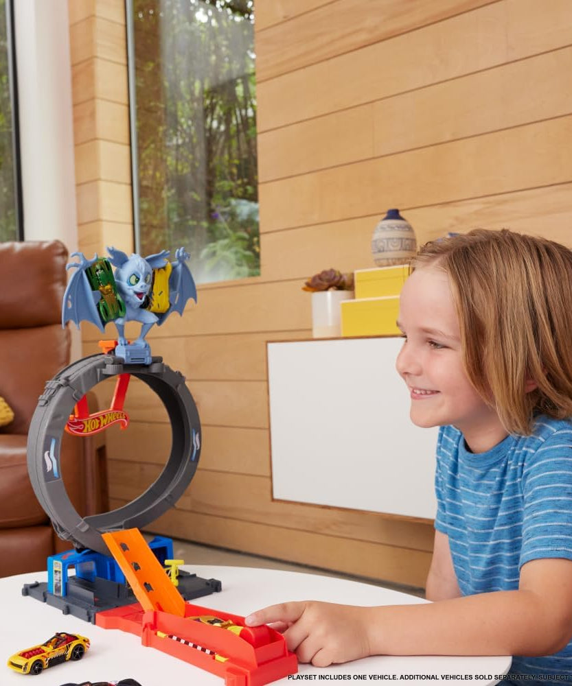 Hot Wheels City Bat Loop Attack Playset with Rotating Tire Loop, Adjustable Launcher & 1:64 Scale Toy Car, Connectable Track Set for Kids 4+