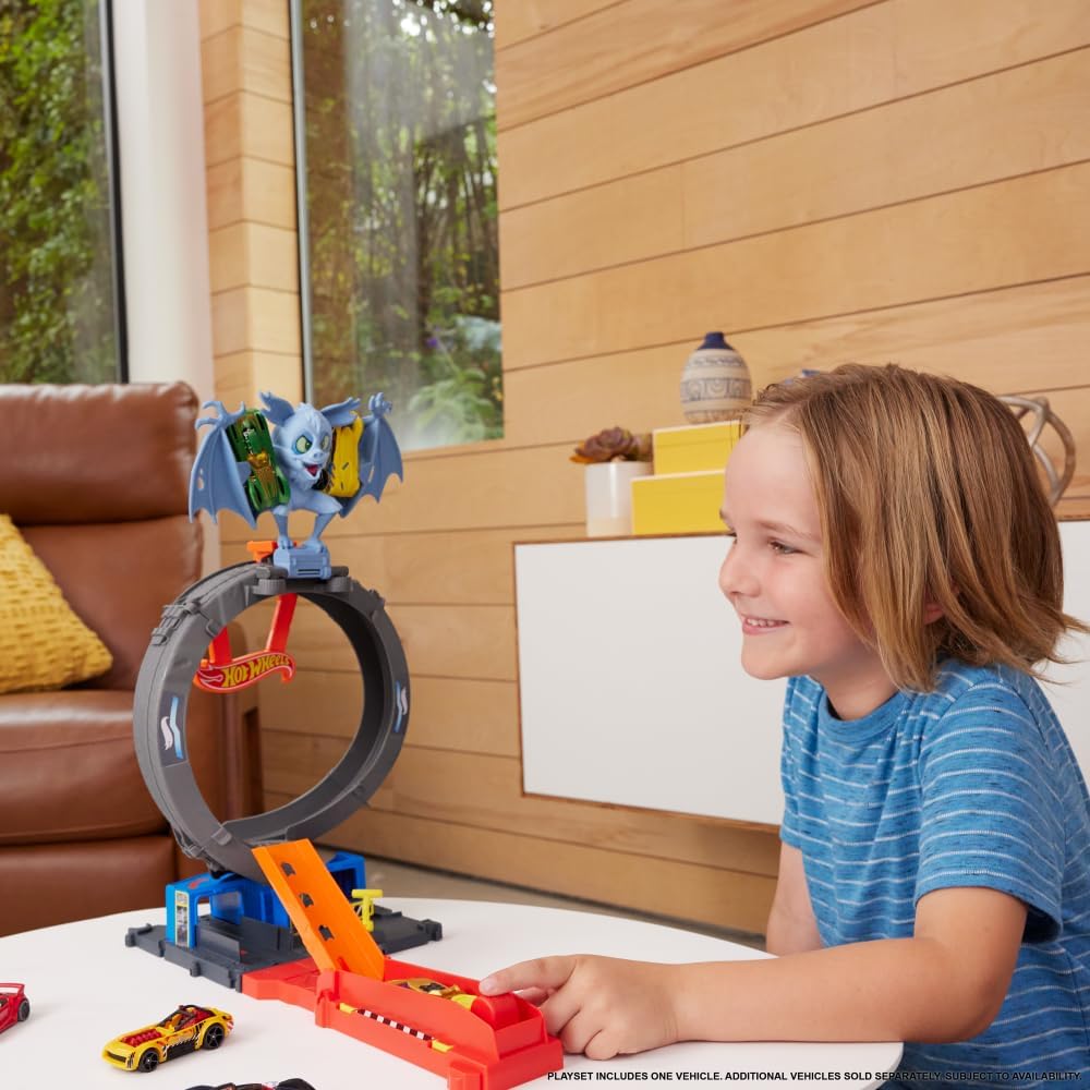 Hot Wheels City Bat Loop Attack Playset with Rotating Tire Loop, Adjustable Launcher & 1:64 Scale Toy Car, Connectable Track Set for Kids 4+