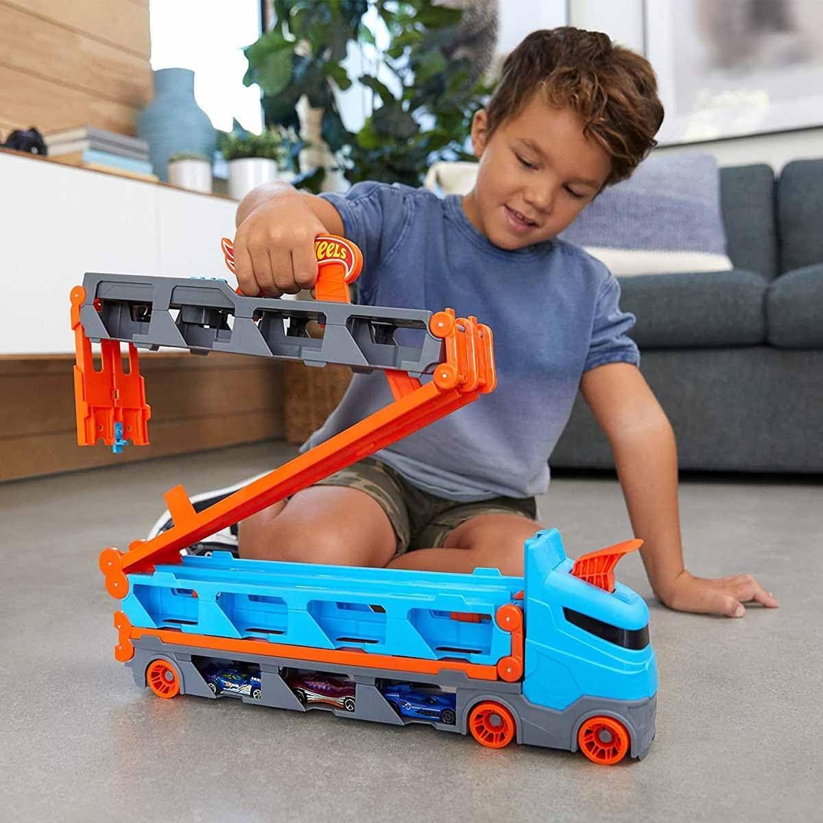 Hot Wheels Convertible Transport Truck GVG37 – 1:64 Scale Semi-Truck Playset with Dual Launcher, 3 Die-Cast Cars & Expandable Track – Ages 4 to 8