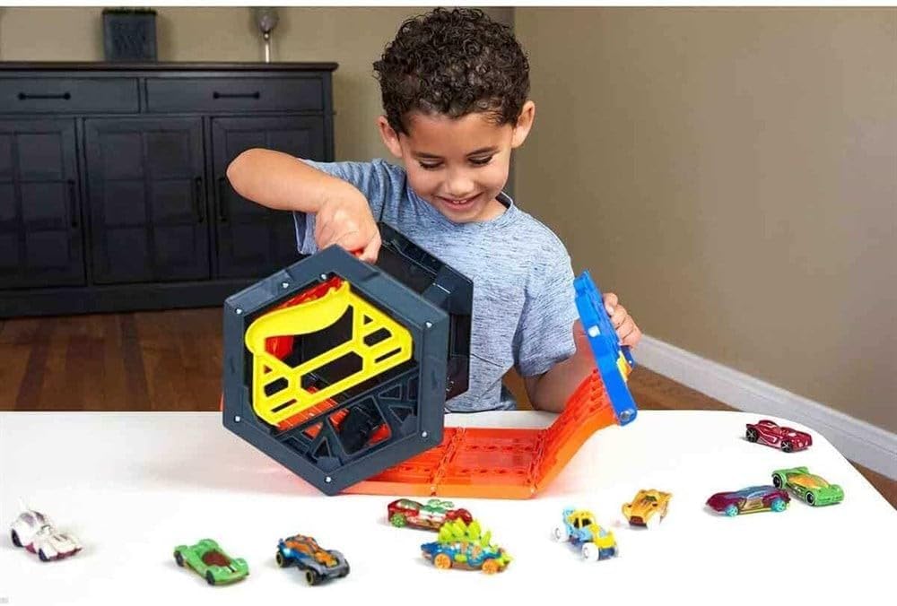 Hot Wheels Roll Out Raceway Track Set, Storage Bucket Unrolls into 5-Lane Racetrack, Includes 1 Hot Wheels Car, 4+ Years