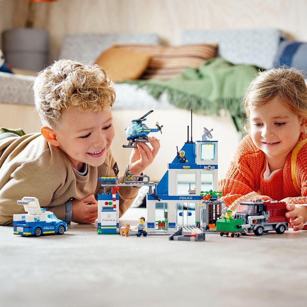 LEGO City Police Station 60316 Building Kit for Kids aged 6+, with a Helicopter, Patrol Vehicle and Customized Bin Lorry, Plus 5 Minifigures, Ramadan Gift Idea for Kids (668 Pieces)