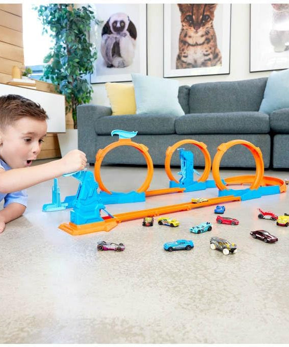 Hot Wheels Toy Car Track Set, Triple Loop Pack & 1:64 Scale Vehicle, Track-Building Components with 3 Loops, Speed Snap Tracks & Adapters, JDW39