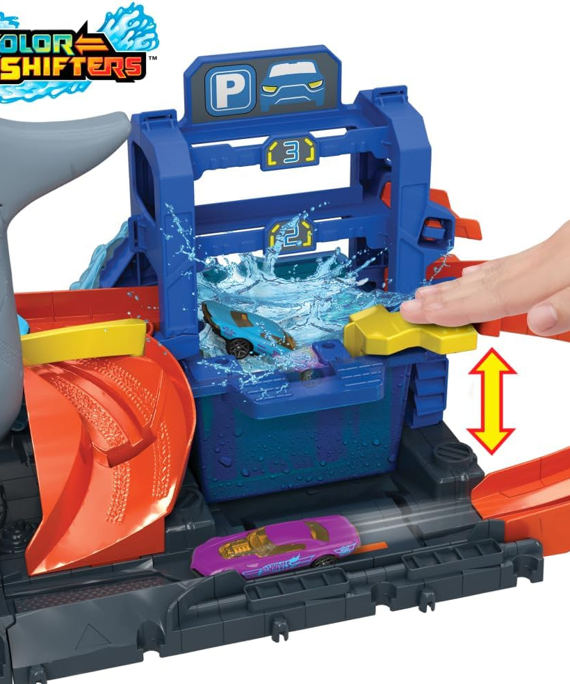 Hot Wheels Let’s Race Netflix City Shark Wash Station Playset with 1:64 Color Reveal Car, Colour Changing Car Wash Track Set, Interactive Water Play Toy for Kids 3 Years+