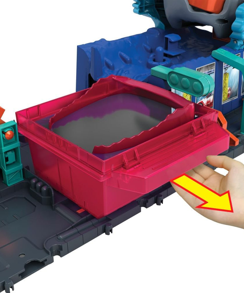 Hot Wheels Let’s Race Netflix City Shark Wash Station Playset with 1:64 Color Reveal Car, Colour Changing Car Wash Track Set, Interactive Water Play Toy for Kids 3 Years+