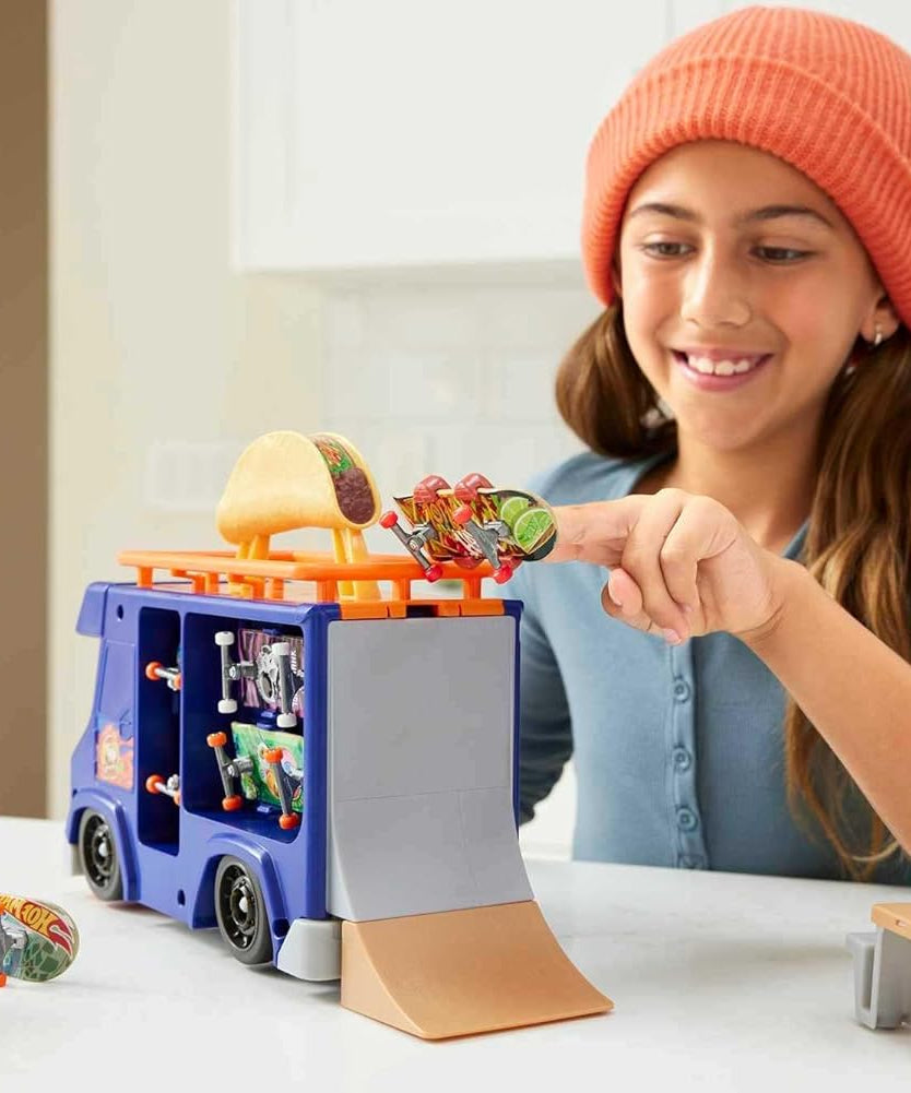 Hot Wheels Skate Taco Truck Play Case with Exclusive Tony Hawk Fingerboard, Skate Shoes, Mobile Skatepark, Storage for Boards and Accessories, Kids Toys for Ages 3 and Up