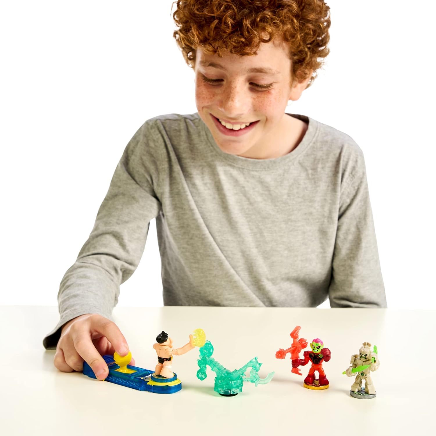 مجموعة لعب Moose Toys Akedo Legends of Power Storm ذات القواعد الرسمية للمبتدئين مع 3 محاربين متقاتلين، تمثال حجري للتدريب، ووحدة تحكم عصا تحكم حصرية للأطفال من سن 6 سنوات فما فوق - مجموعات ألعاب