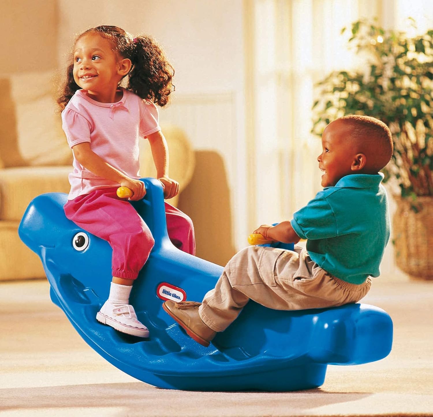 Little Tikes Whale Teeter Totter Seesaw for Toddlers, Indoor and Outdoor Rocking Toy, Seats Up to 3 Children, Stable Plastic Design, 18 Months+