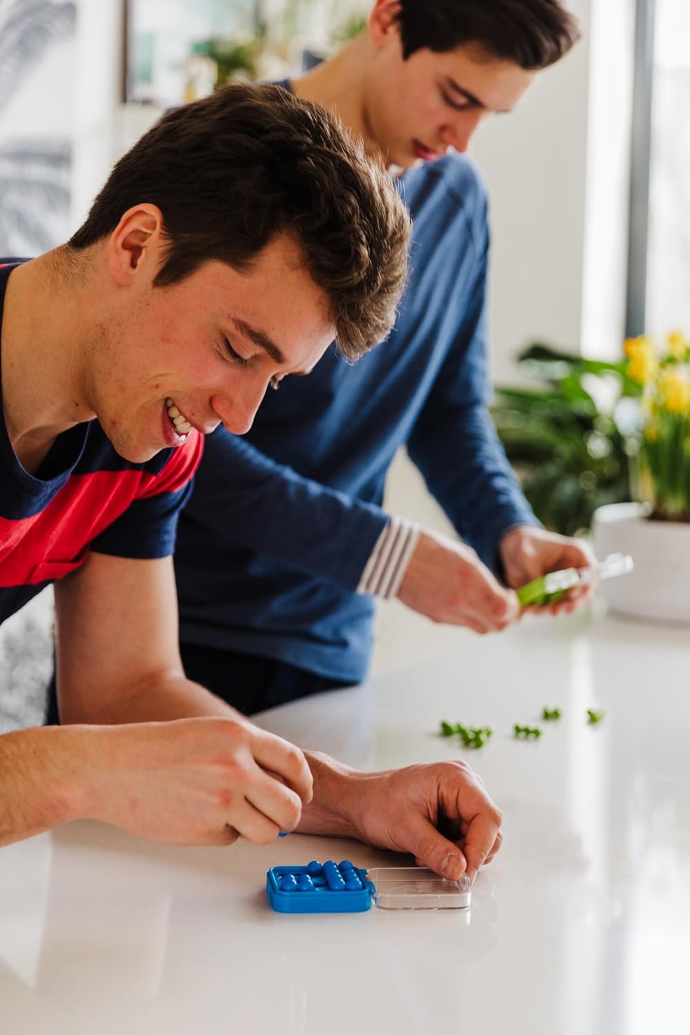 SmartGames IQ Mini Handheld Educational Puzzle Game Create Your Own Levels Brain Teaser for Kids Ages 6 and Up Travel-Friendly Matching Game