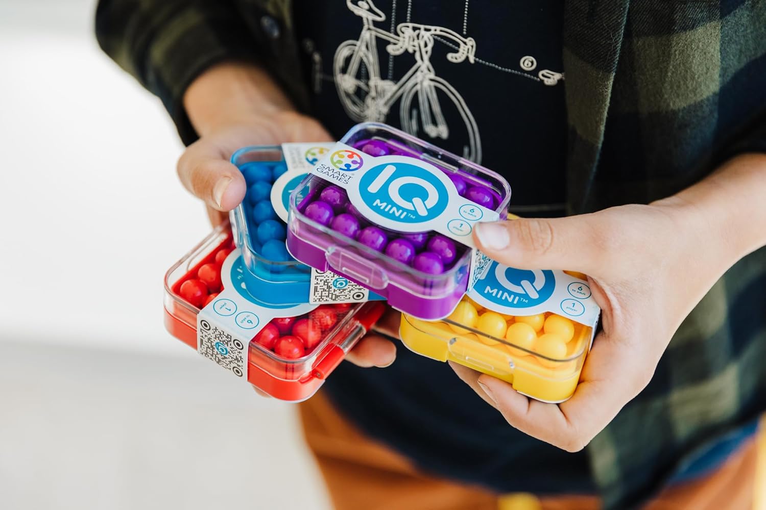 SmartGames IQ Mini Handheld Educational Puzzle Game Create Your Own Levels Brain Teaser for Kids Ages 6 and Up Travel-Friendly Matching Game