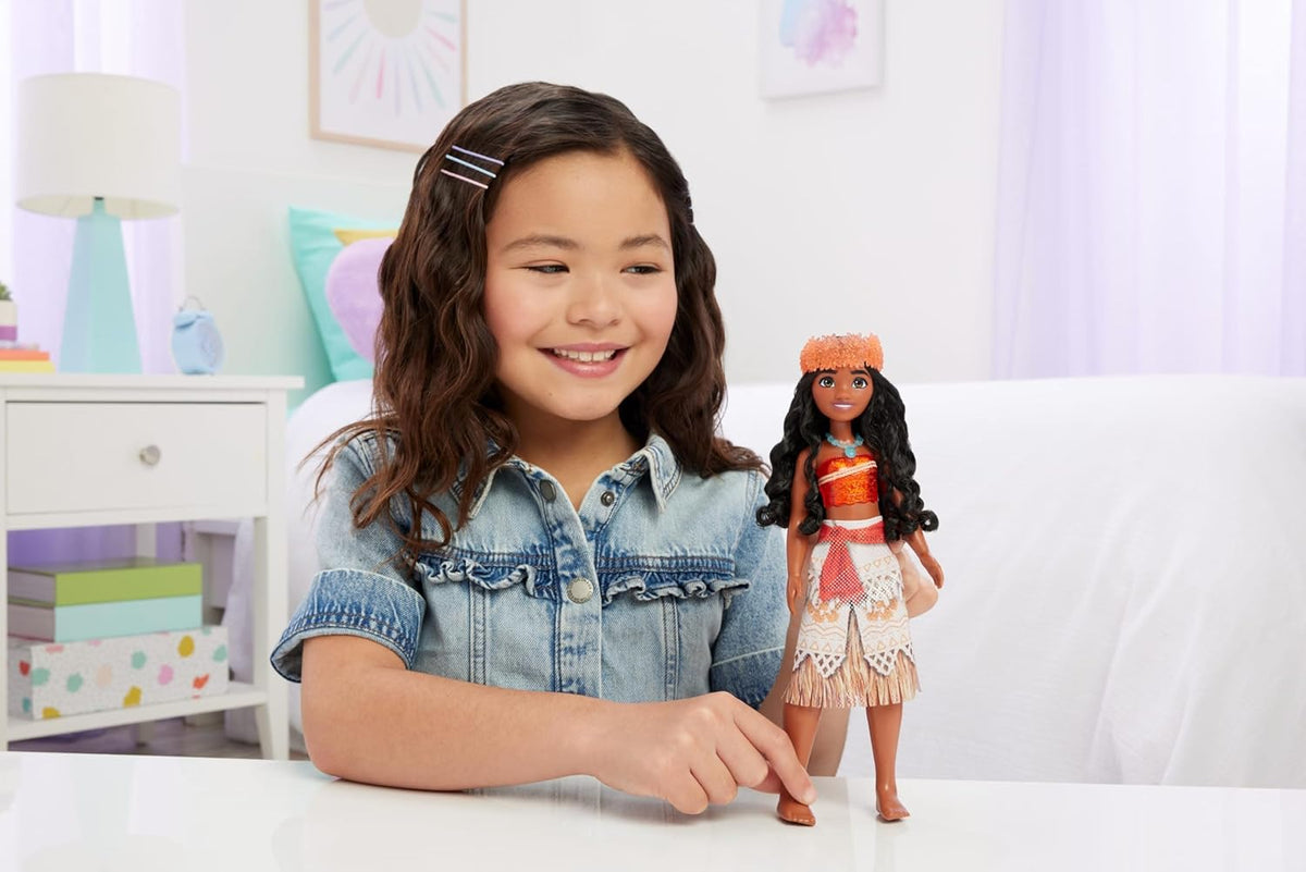 Mattel Disney Princess Moana Doll, Posable Fashion Doll with Removable Skirt, Headband, Necklace and Long Hair, Ages 3+