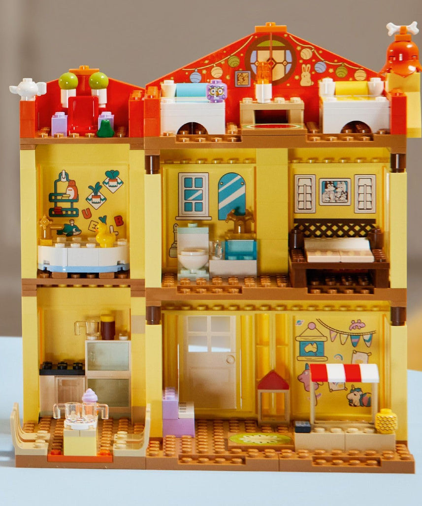 LEGO Bluey: Bluey's Family House Toy - Modular Playset with Multiple Rooms, a Garden, 4 Minifigures & Fun Accessories - Birthday Gift for 4+ Year Old Girls & Boys or TV Show Fans - 11203