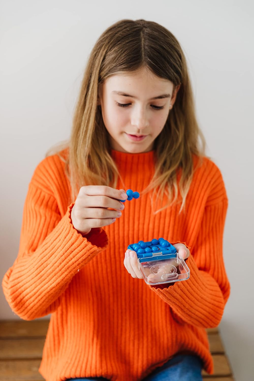 SmartGames IQ Mini Handheld Educational Puzzle Game Create Your Own Levels Brain Teaser for Kids Ages 6 and Up Travel-Friendly Matching Game