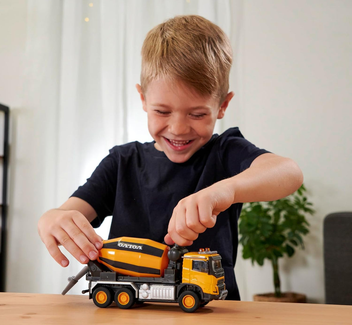 Majorette Grand Series – Volvo FMX Concrete Mixer Die-Cast Construction Vehicle with Lights, Sound Effects, Rotating Drum, Fold-Out Shoot, and Metal Cabin, One Size