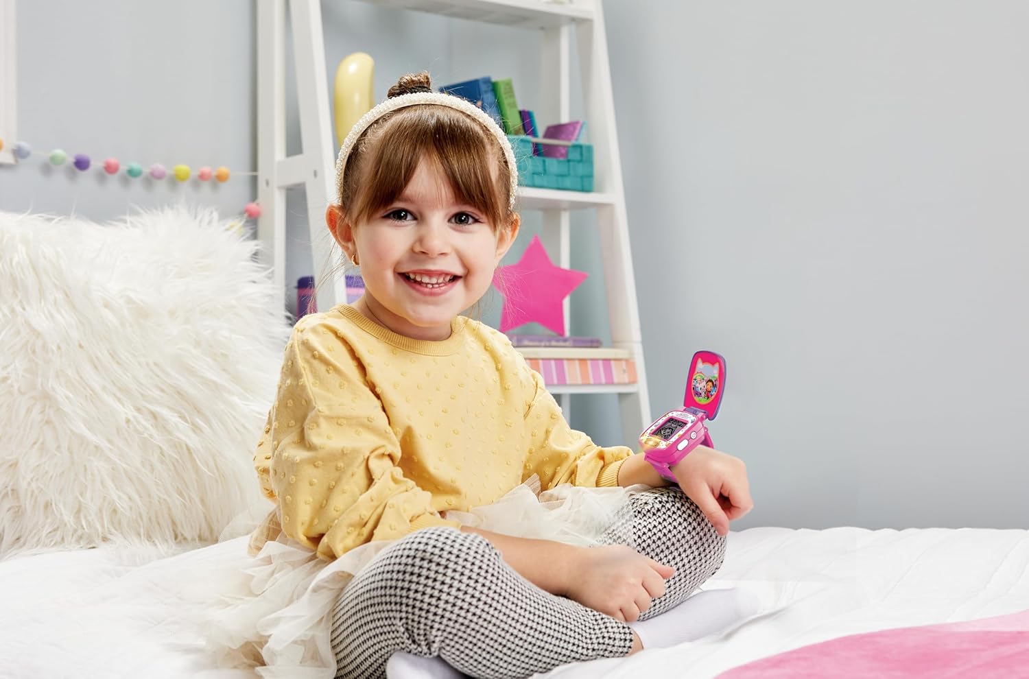 VTech - Gabby’s Dollhouse Time to Get Tiny Watch - Multicolour | includes 10 digital clock faces featuring Gabby and her kitty friends, a stopwatch| Suitable ages 3 + up