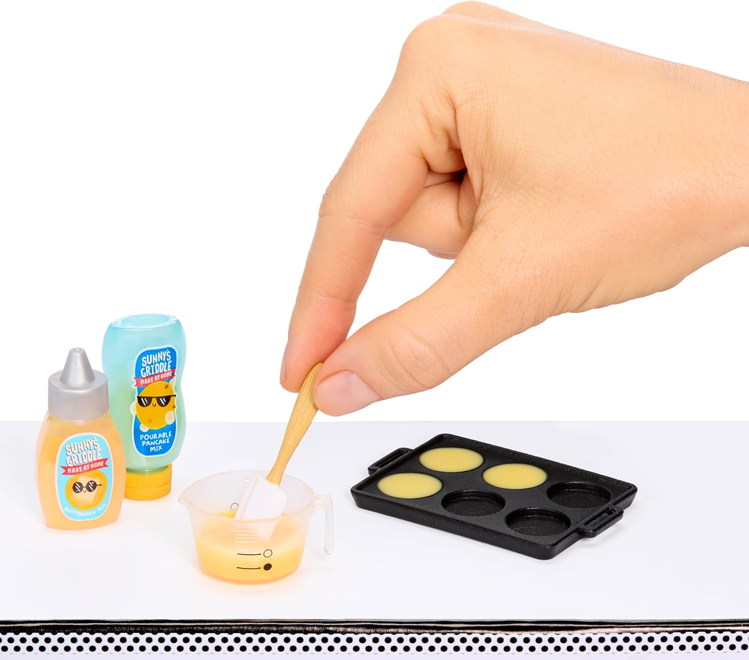 MGA’s Miniverse Make It Mini From Scratch Series 2, DIY Resin Baking Collectibles with Ingredients, Recipe Card, Accessories & Display, Cakes, Pasta, Bread, Cheesecake – 12 Styles- 546849