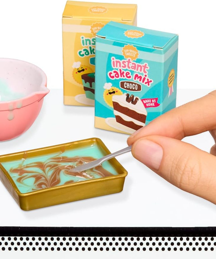 MGA’s Miniverse Make It Mini From Scratch Series 2, DIY Resin Baking Collectibles with Ingredients, Recipe Card, Accessories & Display, Cakes, Pasta, Bread, Cheesecake – 12 Styles- 546849