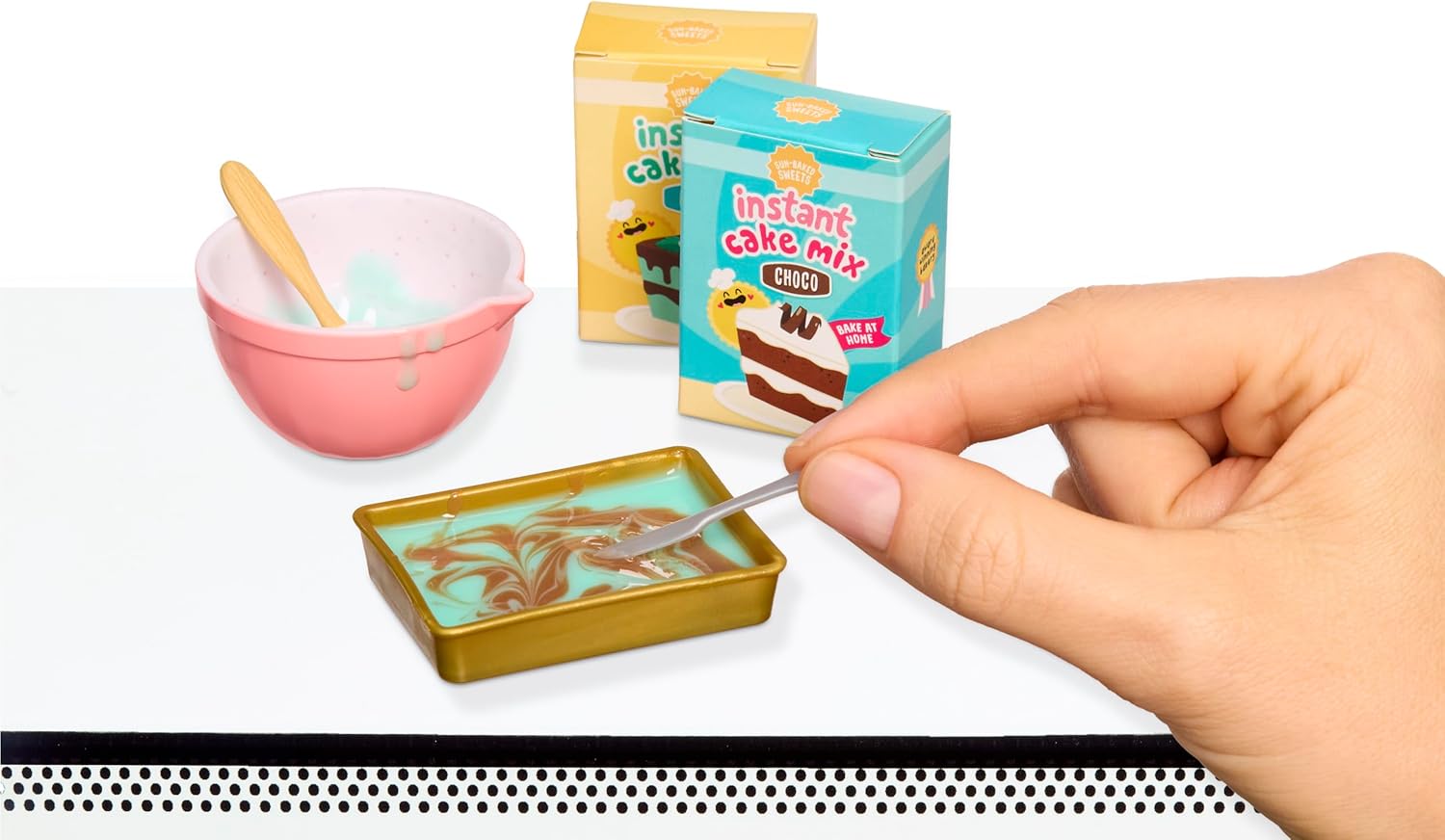 MGA’s Miniverse Make It Mini From Scratch Series 2, DIY Resin Baking Collectibles with Ingredients, Recipe Card, Accessories & Display, Cakes, Pasta, Bread, Cheesecake – 12 Styles- 546849