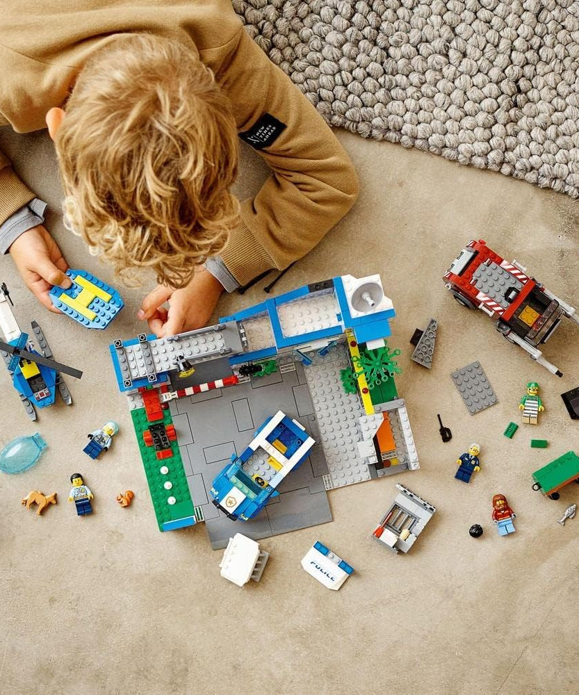 LEGO City Police Station 60316 Building Kit for Kids aged 6+, with a Helicopter, Patrol Vehicle and Customized Bin Lorry, Plus 5 Minifigures, Ramadan Gift Idea for Kids (668 Pieces)